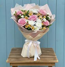 Букет цветов из:  Гвоздики, Орхидеи и Розы в Липовцах