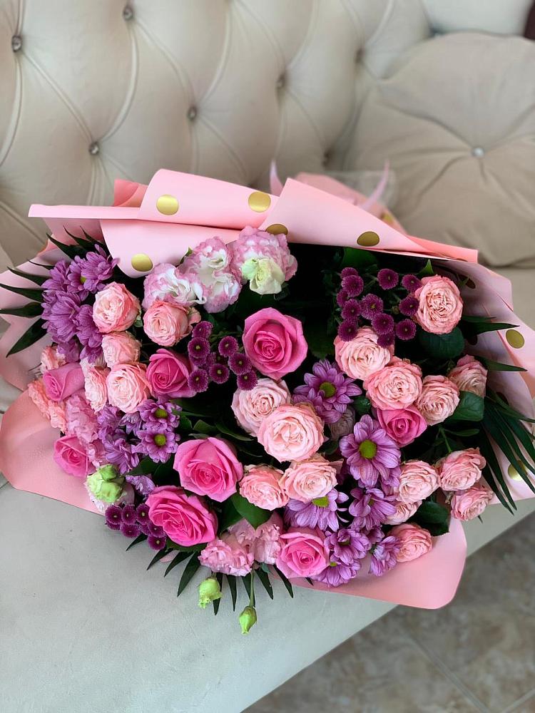 Букет цветов из: Хризантемы, Розы и Лизиантусы в Липовцах