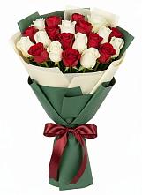 Букет Микс из красных и белых роз в Липовцах