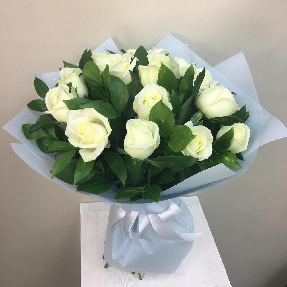 Букет 15 Белых роз Проуд в Липовцах