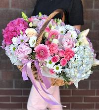 Композиция солнечный день в Липовцах Цветочная композиция из Розы, Хризантемы, Пионы и Лизиантусы в корзине в Липовцах