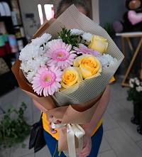 Букет цветов из:  Герберы, Розы и Хризантемы в Липовцах