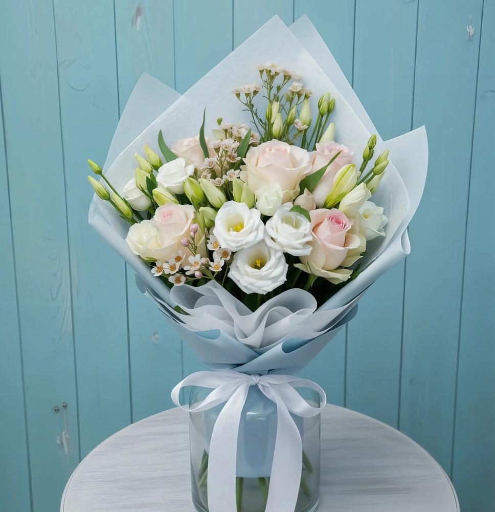 Букет цветов из: Розы и Лизиантусы в Липовцах