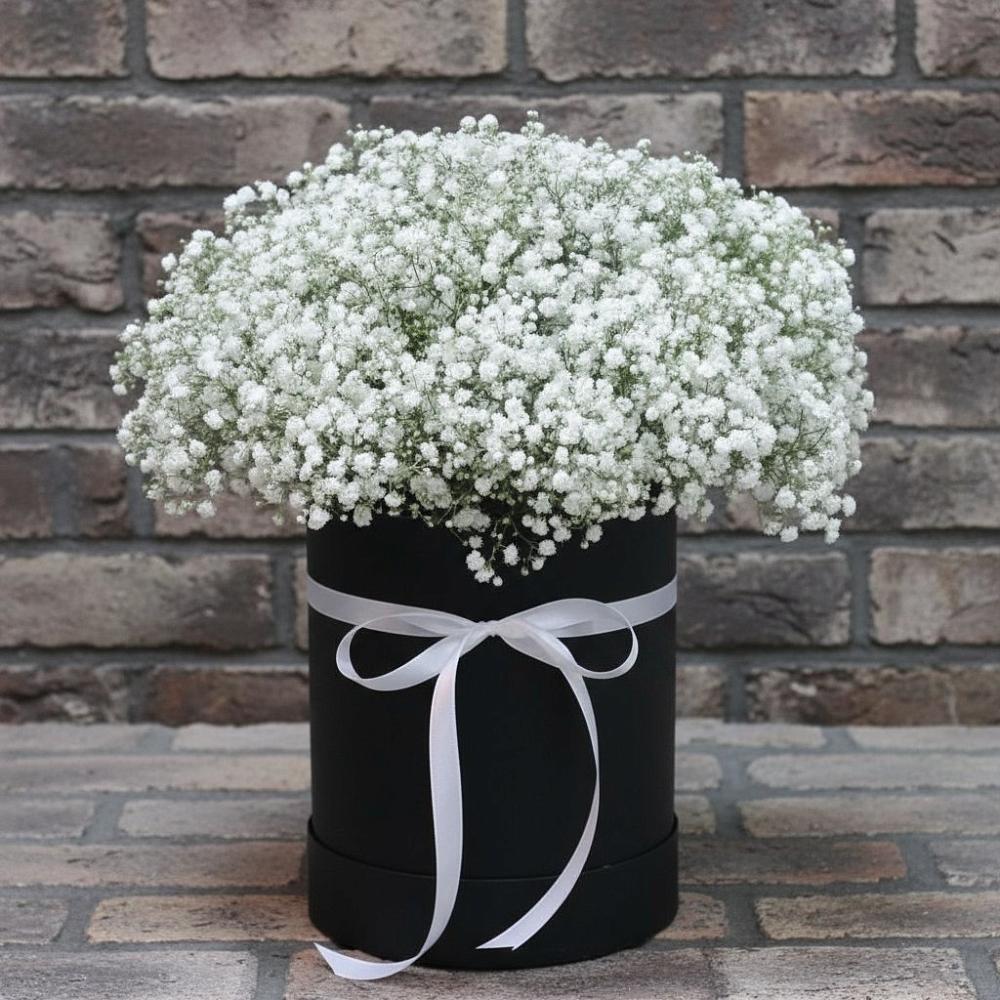 Цветочная композиция из Гипсофила в шляпной коробке в Липовцах