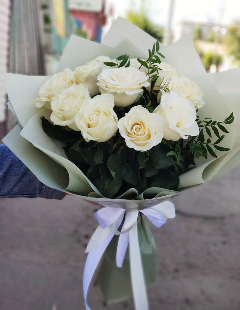 Букет Белые розы Проуд в Липовцах