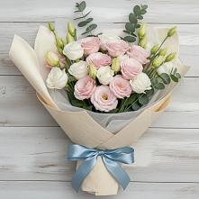 Букет цветов из:  Лизиантусы в Липовцах