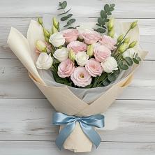 Букет цветов из:  Лизиантусы в Липовцах