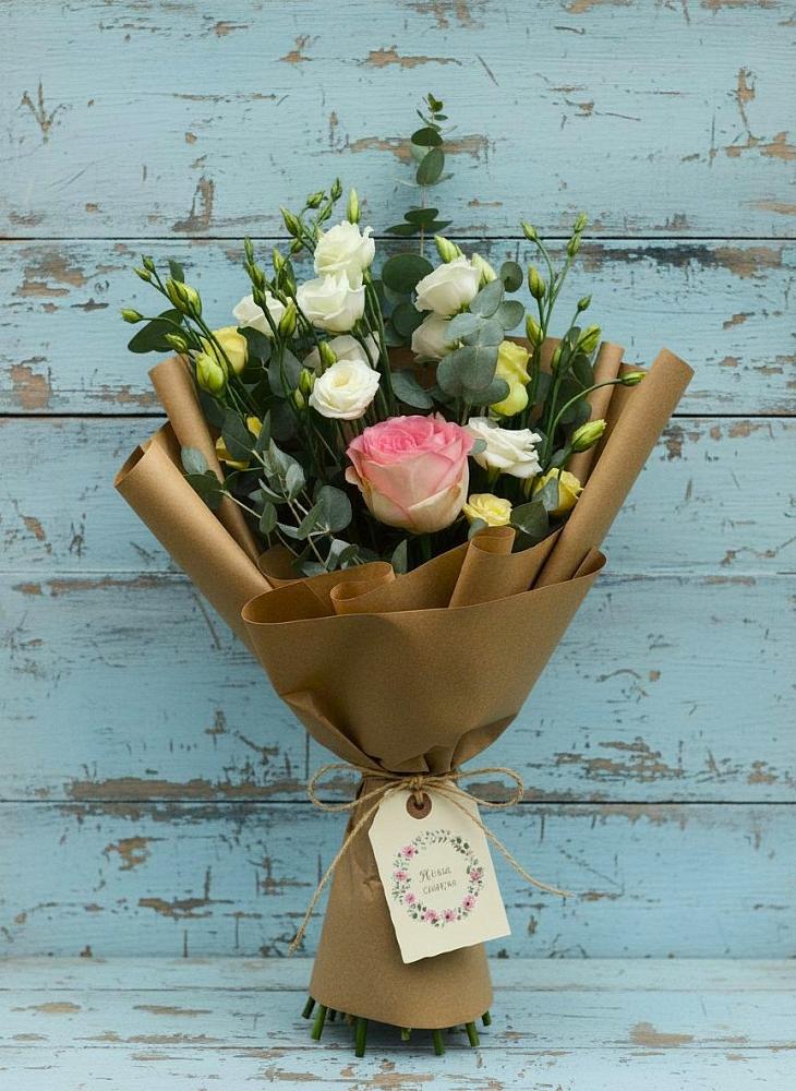 Букет цветов из: Розы и Лизиантусы в Липовцах