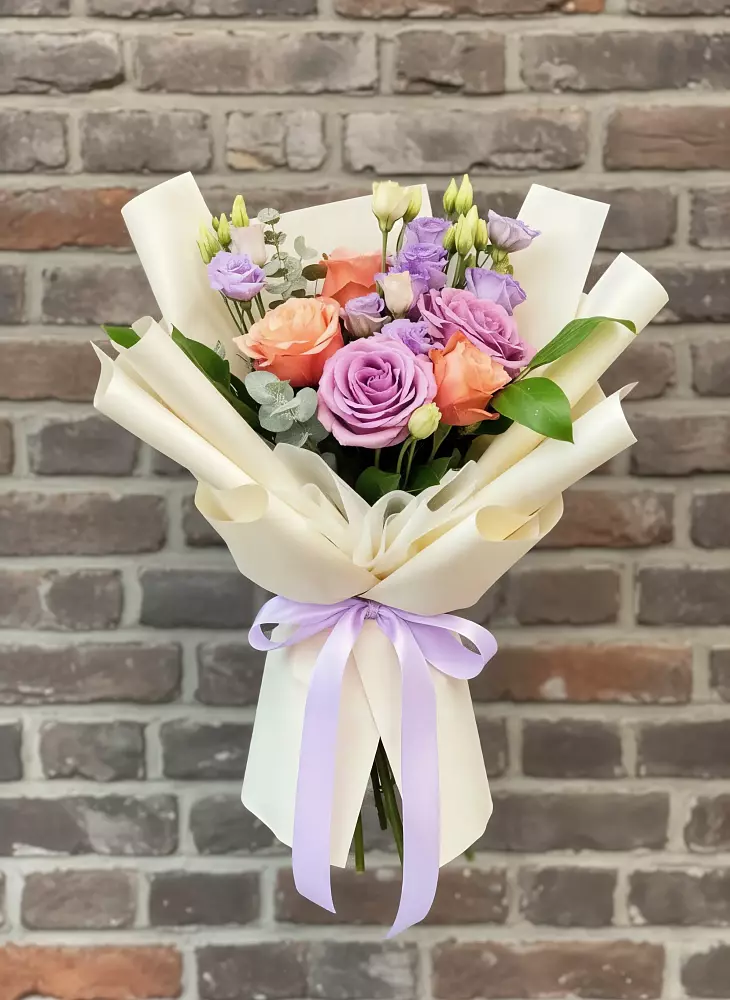 Букет цветов из: Лизиантусы и Розы в Липовцах