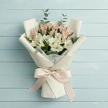 Букет цветов из:  Альстромерии в Липовцах