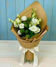 Букет цветов из:  Хризантемы и Лизиантусы в Липовцах