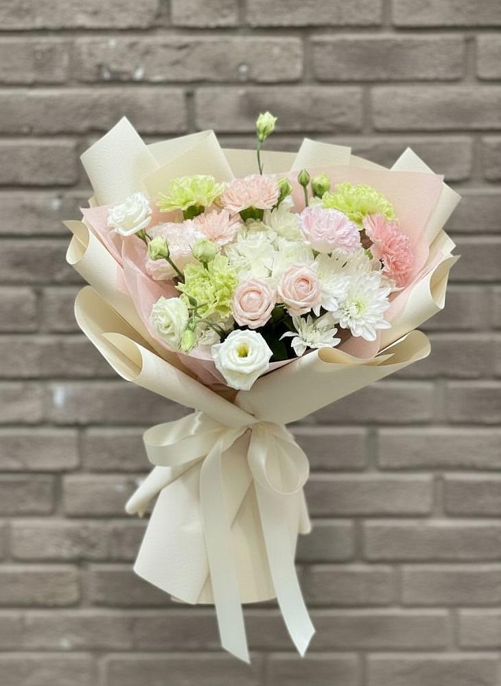 Букет цветов из: Гвоздики, Розы, Лизиантусы и Хризантемы в Липовцах