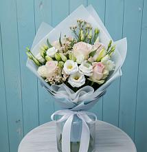 Букет цветов из:  Розы и Лизиантусы в Липовцах