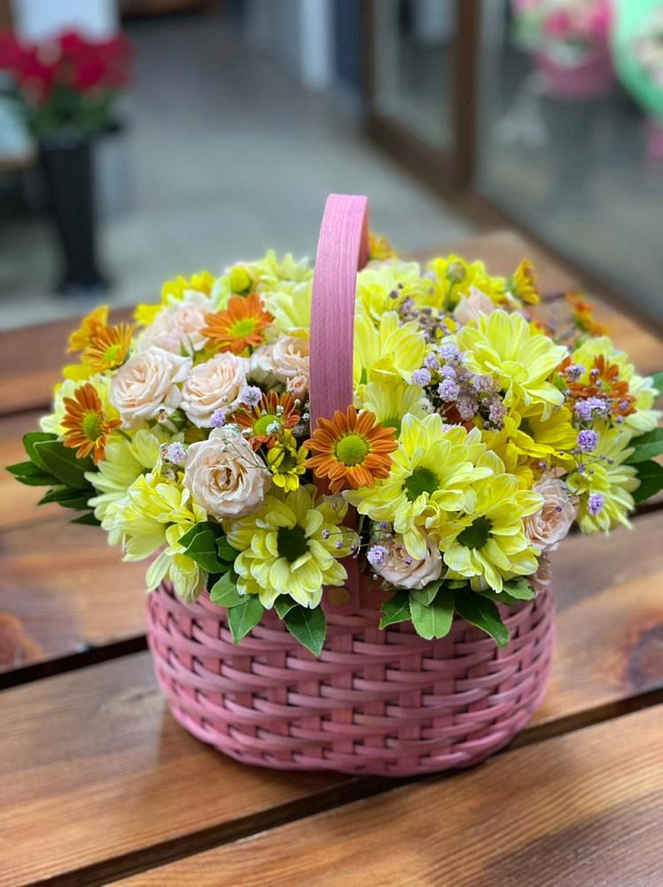 Цветочная композиция из Хризантемы и Розы в корзине в Липовцах