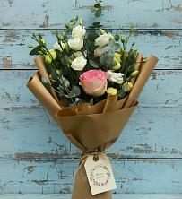 Букет цветов из:  Розы и Лизиантусы в Липовцах